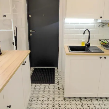 Kato Point Apartment *